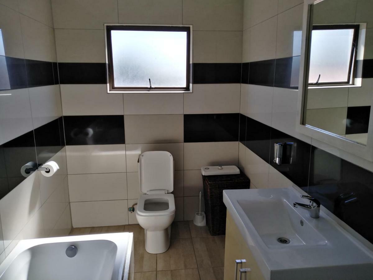 On Hill Lodge Блоемфонтейн Екстериор снимка