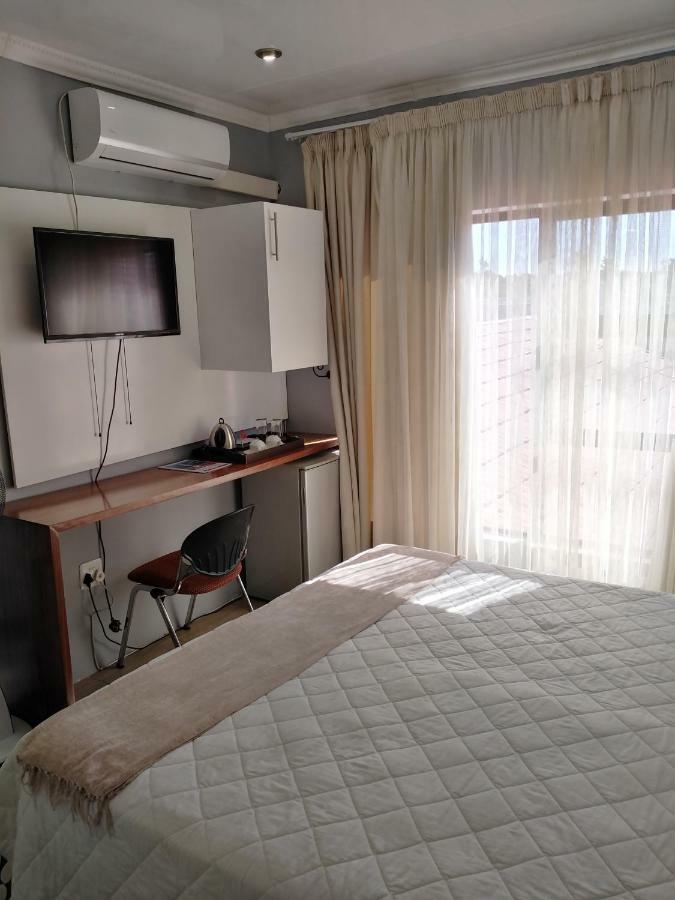 On Hill Lodge Блоемфонтейн Екстериор снимка