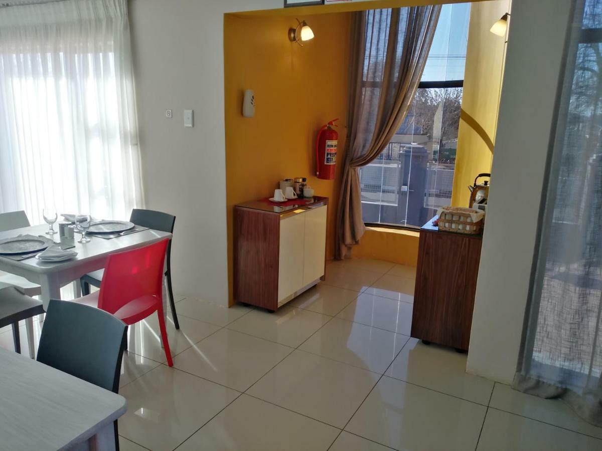 On Hill Lodge Блоемфонтейн Екстериор снимка