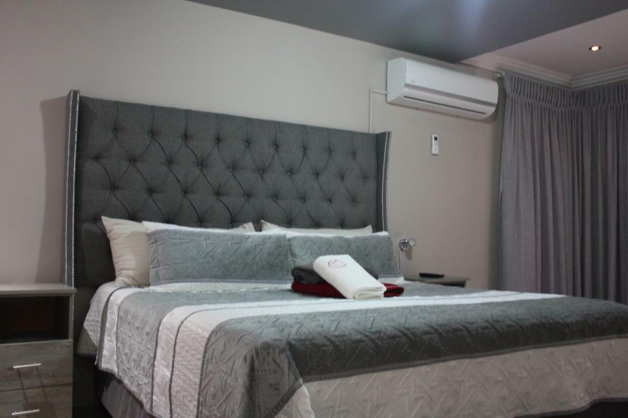 On Hill Lodge Блоемфонтейн Екстериор снимка